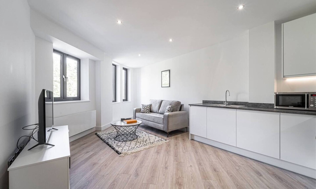 Barnt Green Apartment | Chic Studio in Solihull Centre, NEC