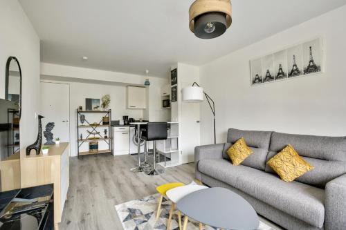 Bezons Apartment | Chic studio near Paris - La Defense
