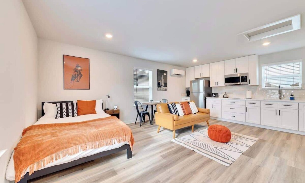 Kyle Apartment | Chic Studio Near TXST University