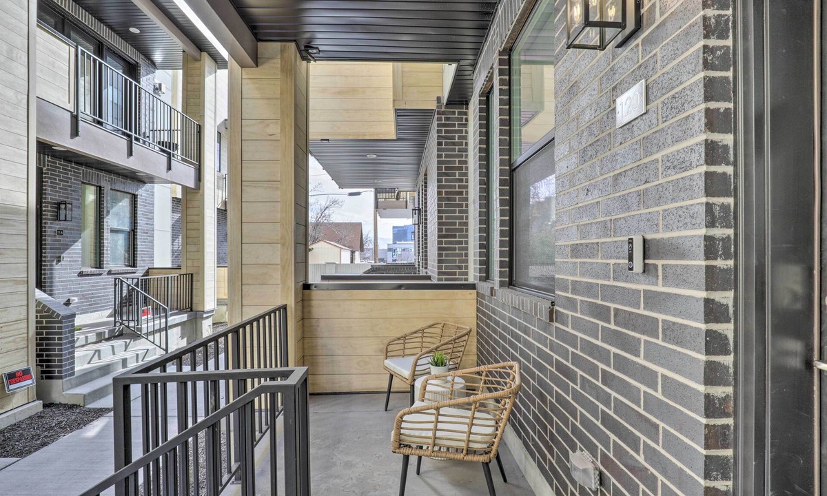 Central Business District Apartment | Chic & Sunny Provo Townhome w/Rooftop Deck!