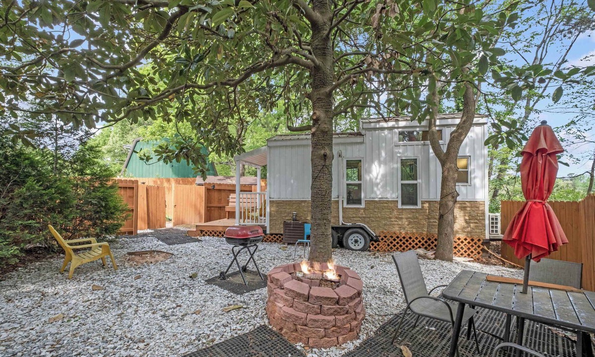 Roswell Cabin | Chic Tiny Cabin | Modern and Cozy Retreat for Two