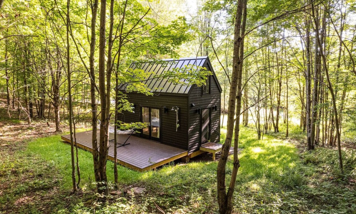 Bloomville House | Chic Tiny House Hideaway | Peaceful Country Retreat
