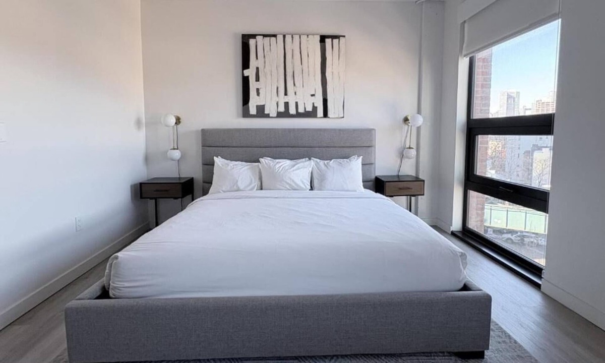 Hunters Point Apartment | Chic Unit by Gantry Plaza State Park – Queen Bed + Modern Kitchen Design