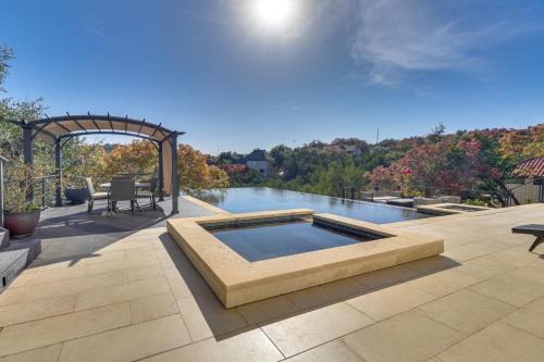 Rob Roy On The Lake House | Chic Villa with Infinity Pool 10 Mi to Downtown!
