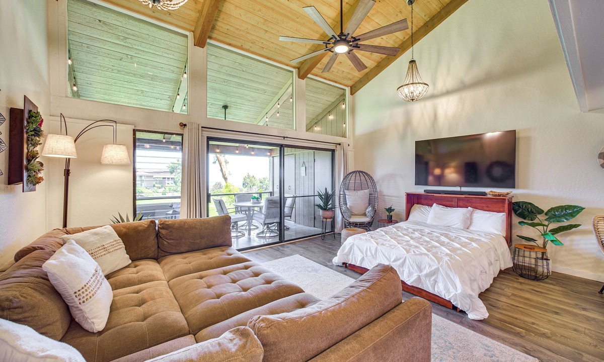 Waikoloa Apartment | Chic Waikoloa Condo w/Lanai + Complex Pools!