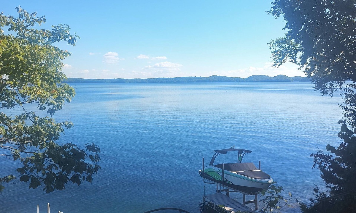 Utterson Cottage | Chic Waterfront Muskoka Cottage