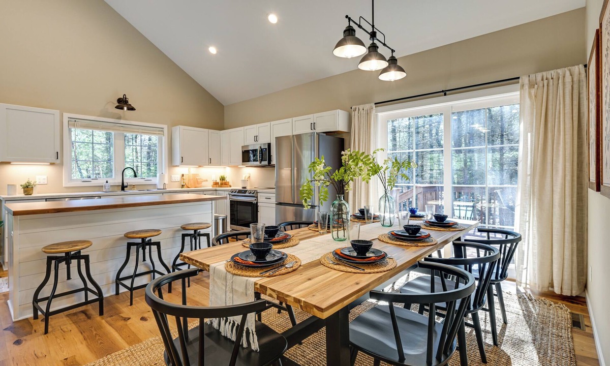 Wisconsin Dells Cottage | Chic Wisconsin Retreat w/Deck, Grill & Fire Pit!