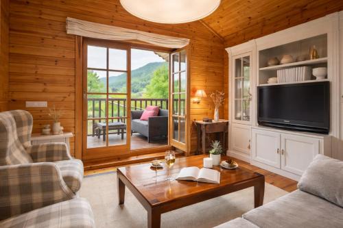 Camprodon Apartment | Chic Wooden House Camprodon Pyrenees Views