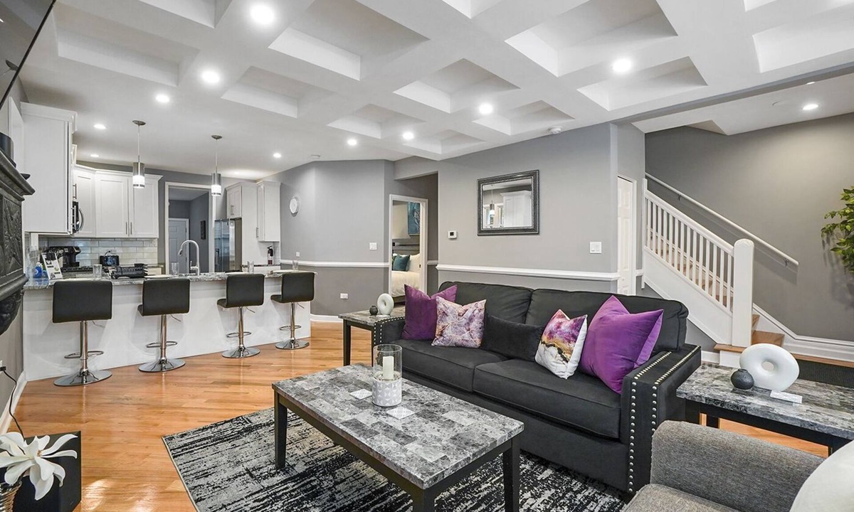 Forestview House | Chicago FHS Rental - Vernon Ave