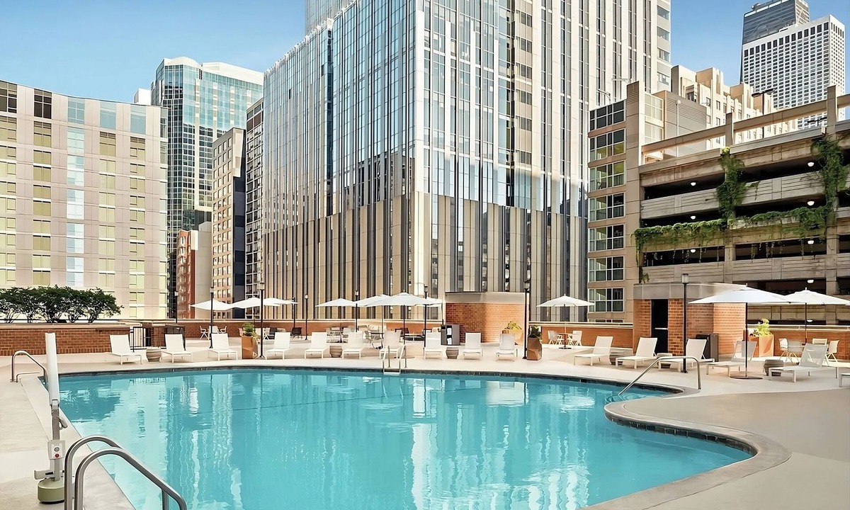 Streeterville Apartment | Chicago Gem! 4 Convenient Units, Onsite Pool, Close to Ohio Street Beach