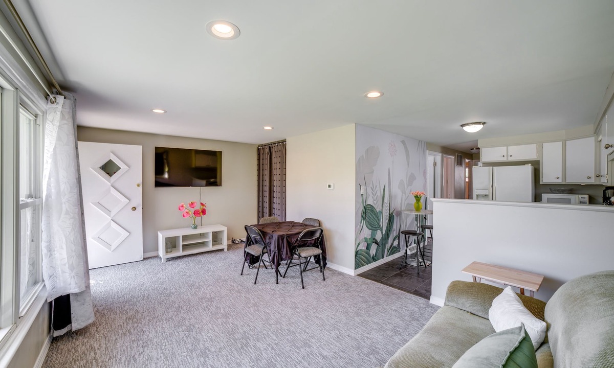Chatham House | Chicago Home Near Navy Pier & Shedd Aquarium!