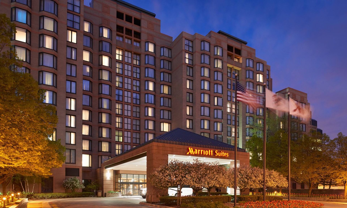 Rosemont Hotel | Chicago Marriott Suites O'Hare