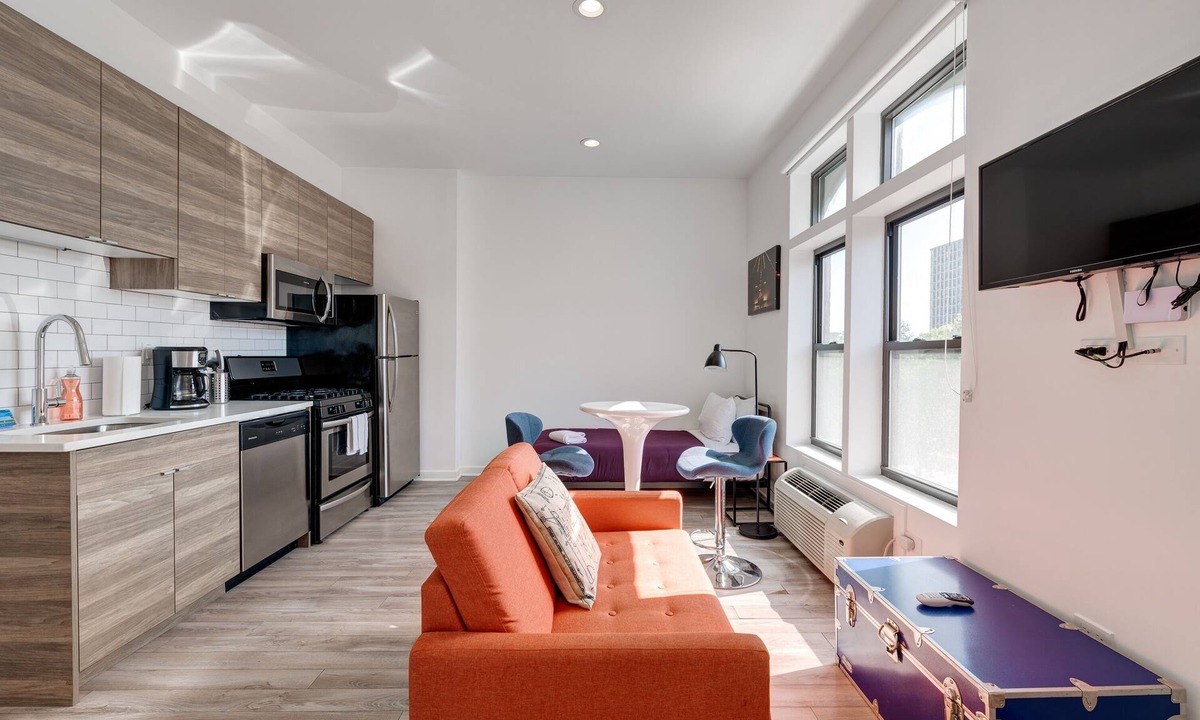 River West Apartment | Chicago Second Floor Studio by 747 Lofts