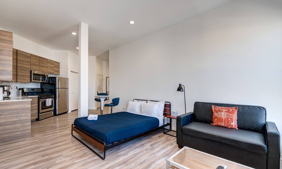 River West Apartment | Chicago Third Floor Studio by 747 Lofts