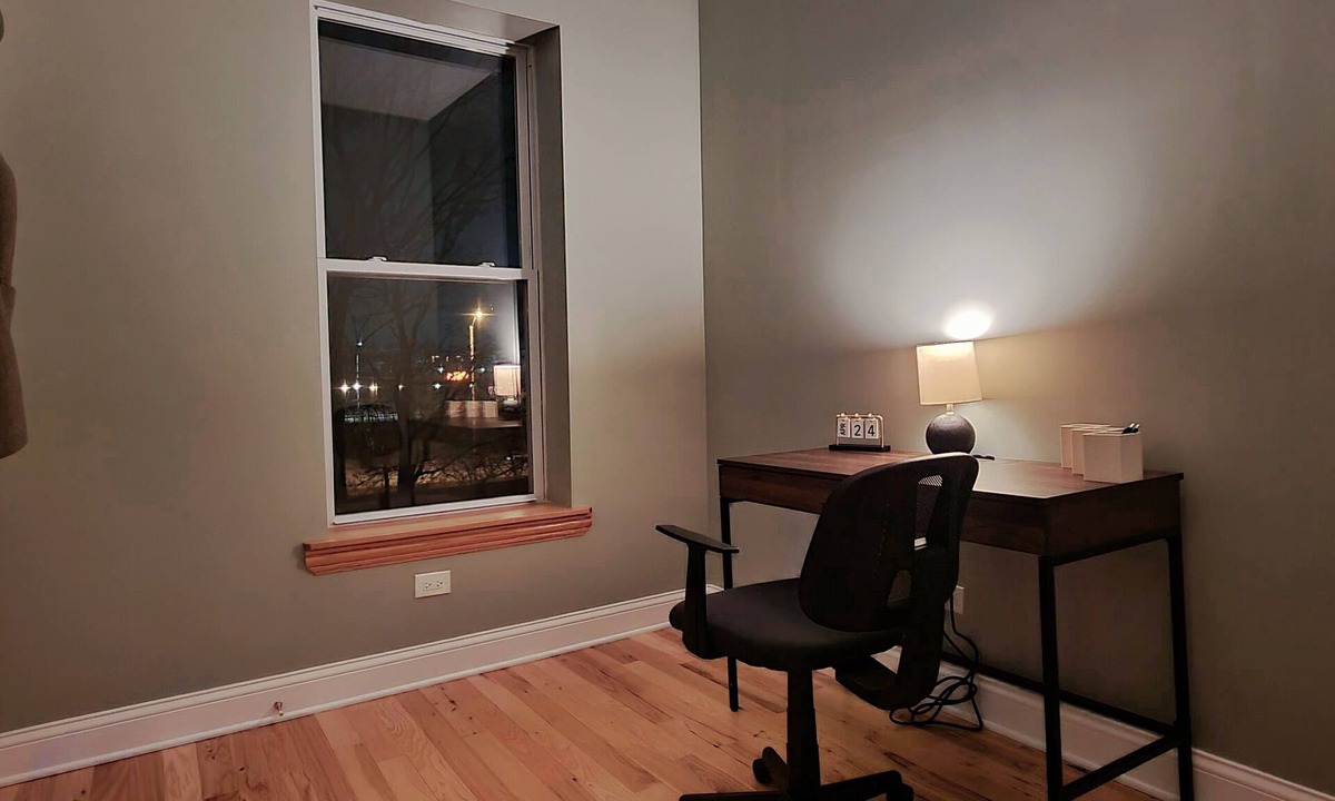 East Garfield Park Apartment | 🌃 Chicago Vrbo Newly Remodeled 2-Unit Apartment! 😍