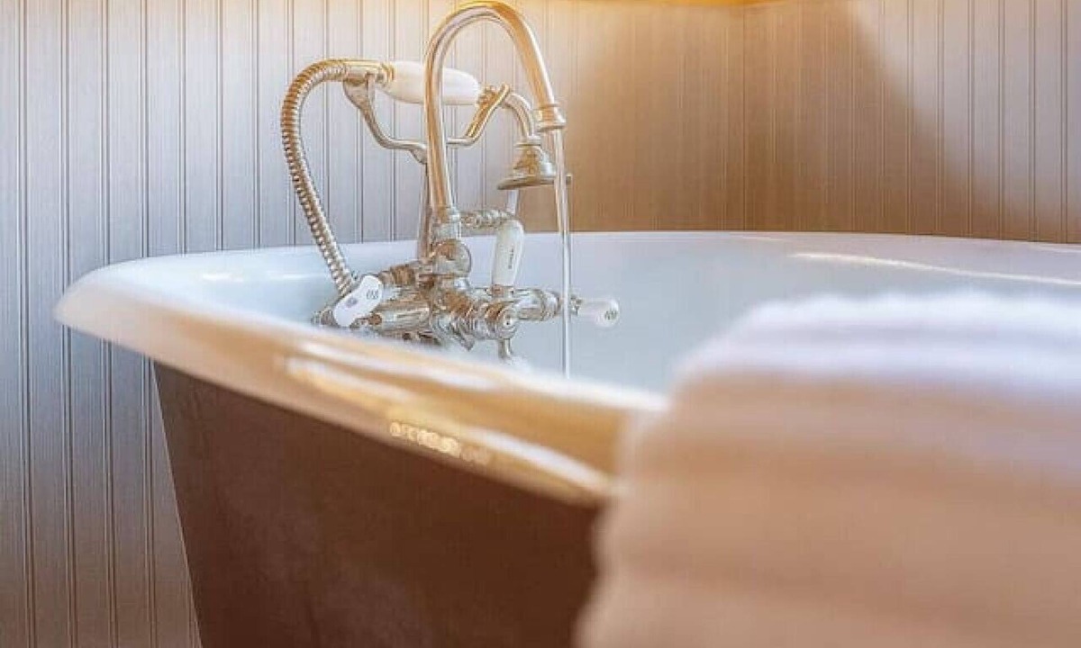 San Marcos Cabin | Chickadees Stay: Private Tub, Chiminea & Pool