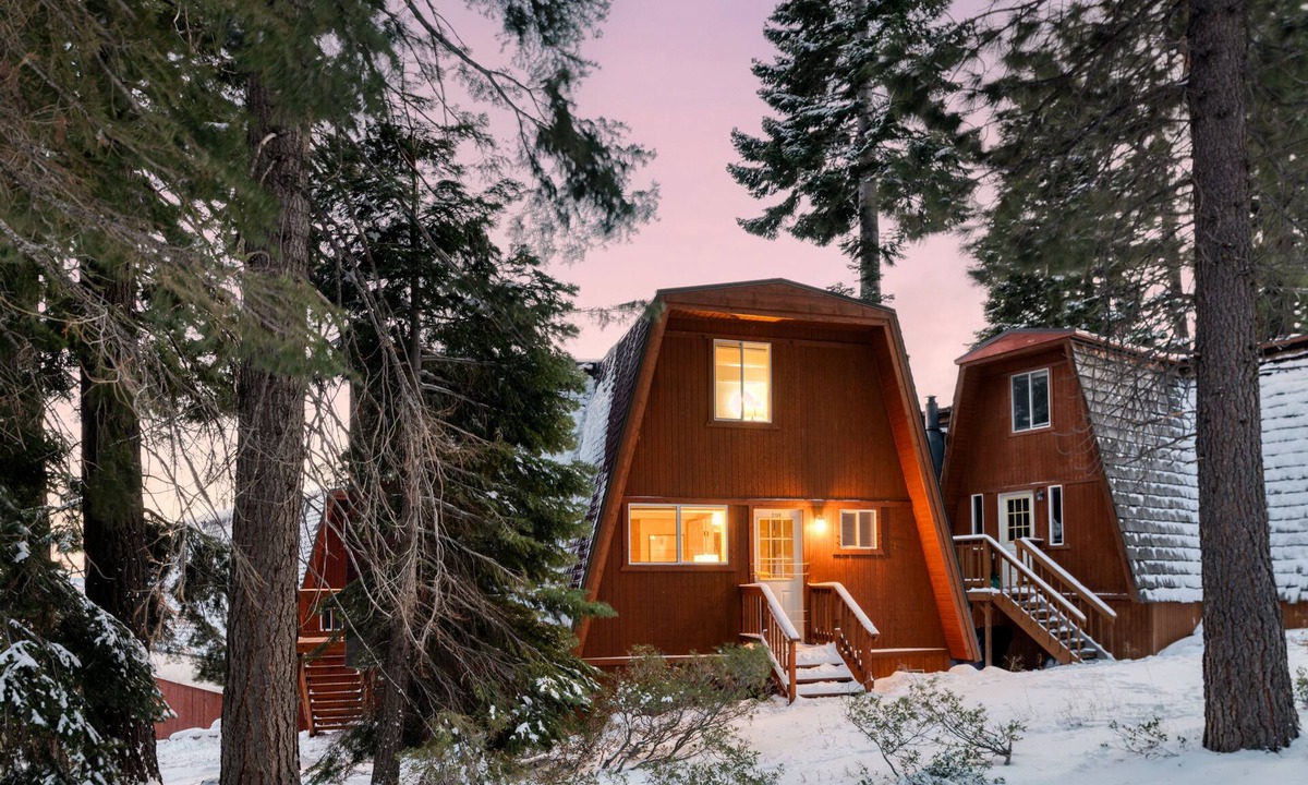 Tahoe Woods Apartment | Chickaree & Chickadee Buyout by AvantStay | 2 Sister Cabins