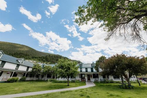 Pray Cabin | Chico Hot Springs Resort