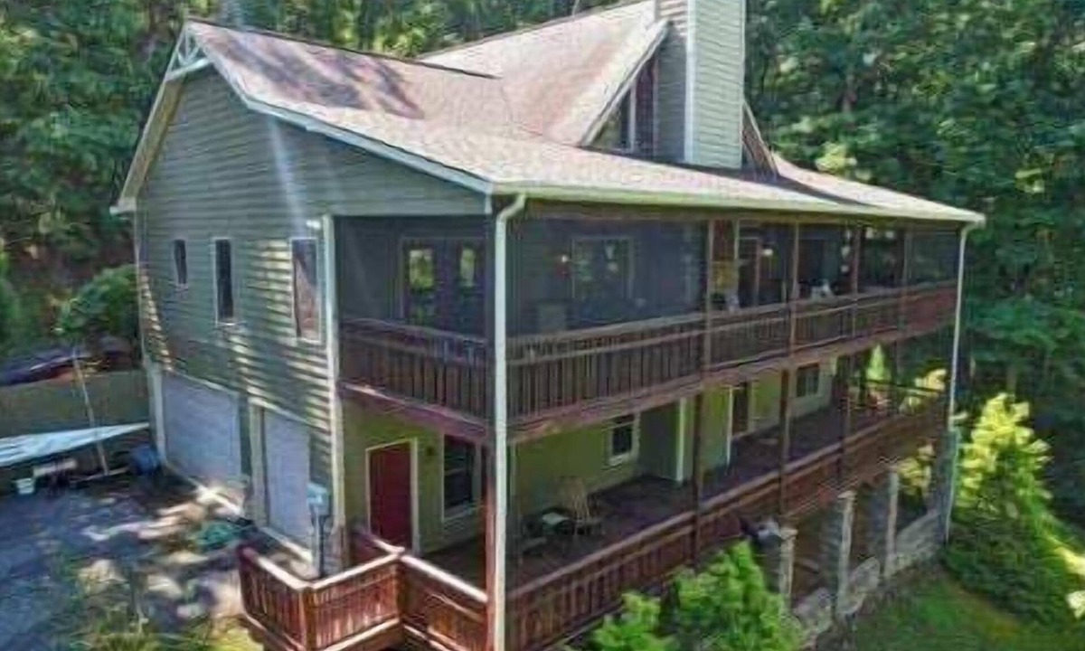 Hiawassee House | Chiefs Cove-2 Master Suites-10% 7 Night Stays