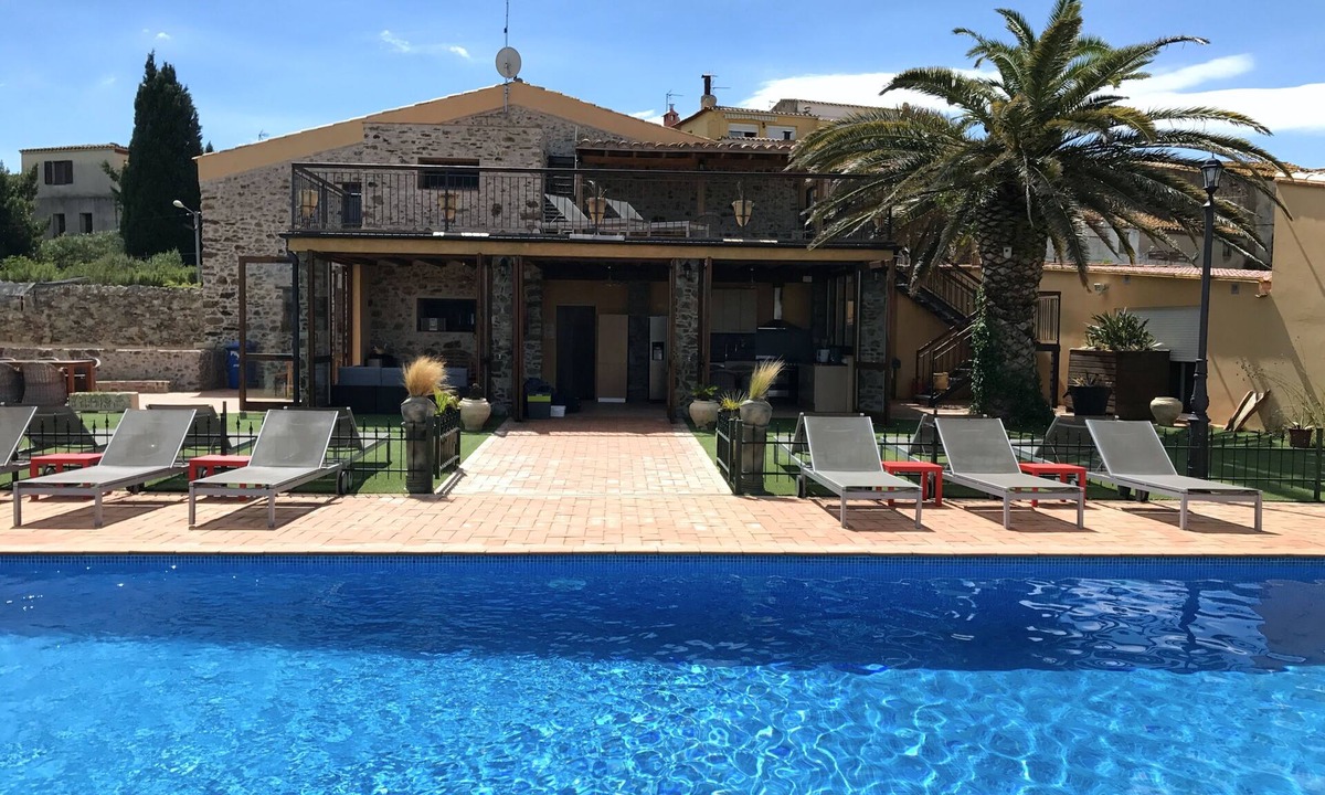 Garriguella Villa | child-friendly holiday home with private swimming pool. 17->28 people