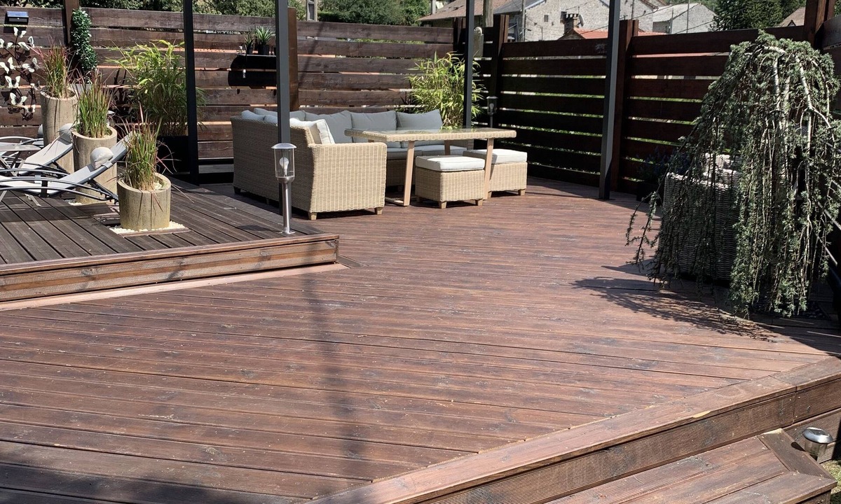 Saint-Sylvestre House | children friendly complex | heated pool | local equestrian | sleeps 8