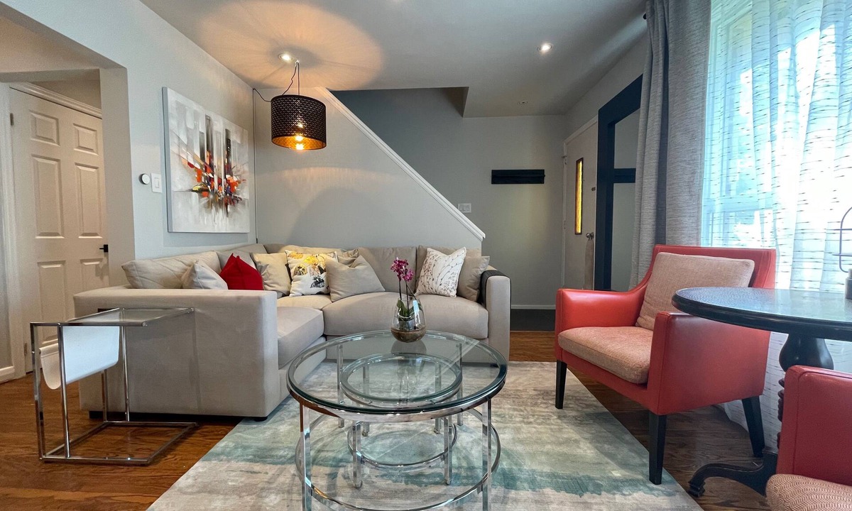 Newtonbrook House | Chill in the city