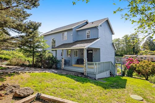 Otis House | Chill Side Lake House