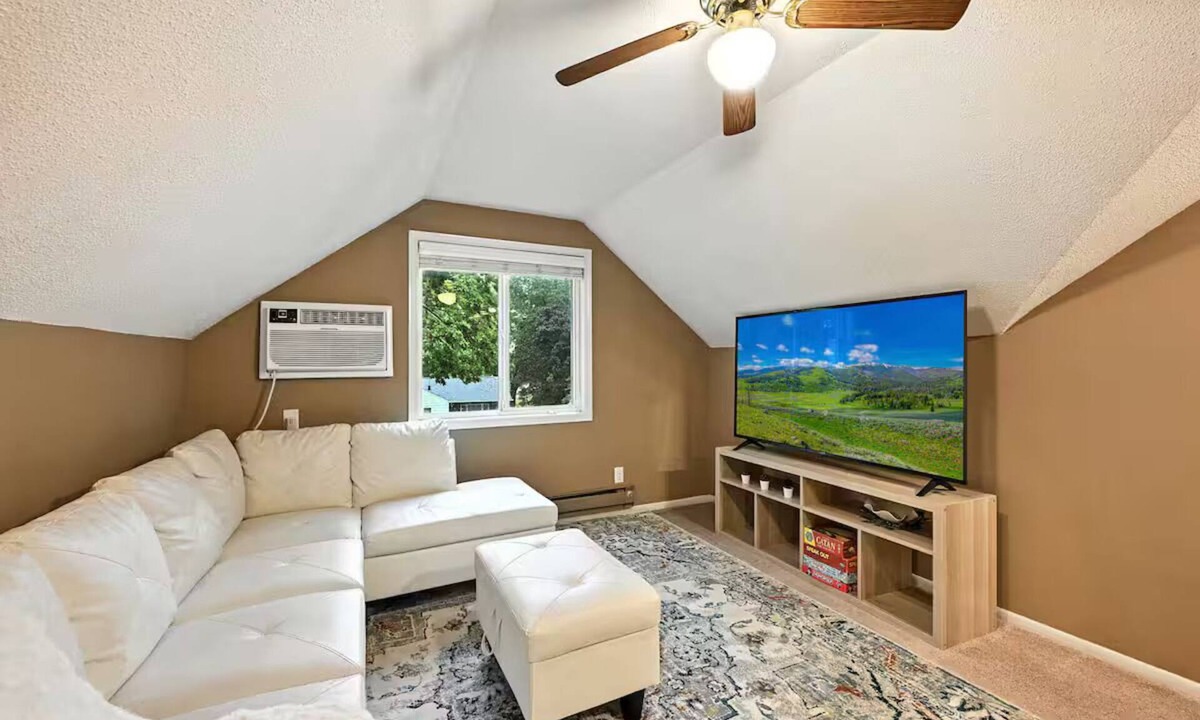 Maple Lake Apartment | Chill Zone Deluxe