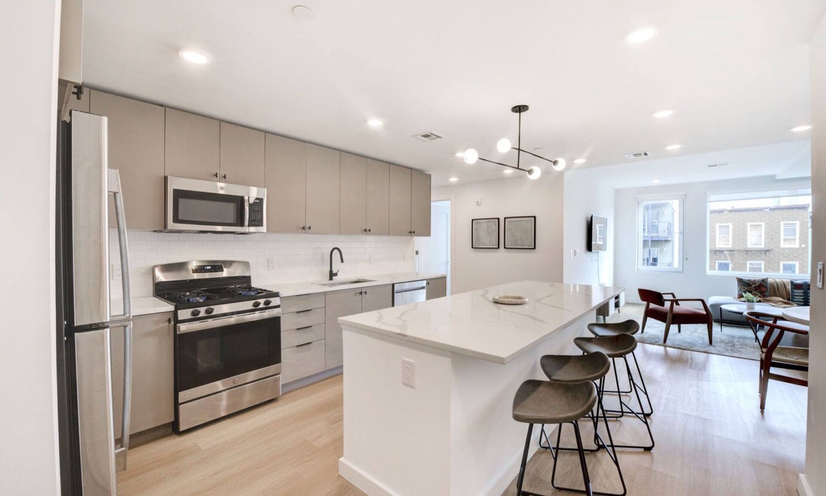 Hoboken Apartment | ChillHouse Sunny 2BR Flat Roof Deck mins to NYC