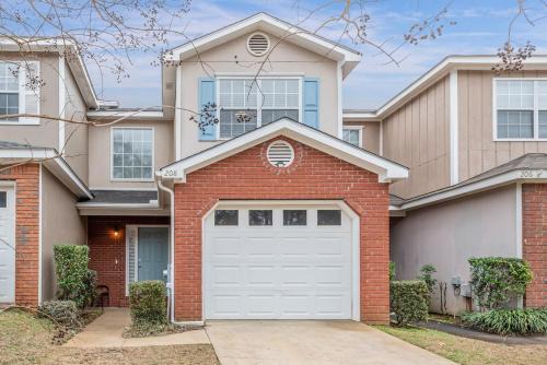 Enterprise House | Chillin at Foxchase 2BR 2BA