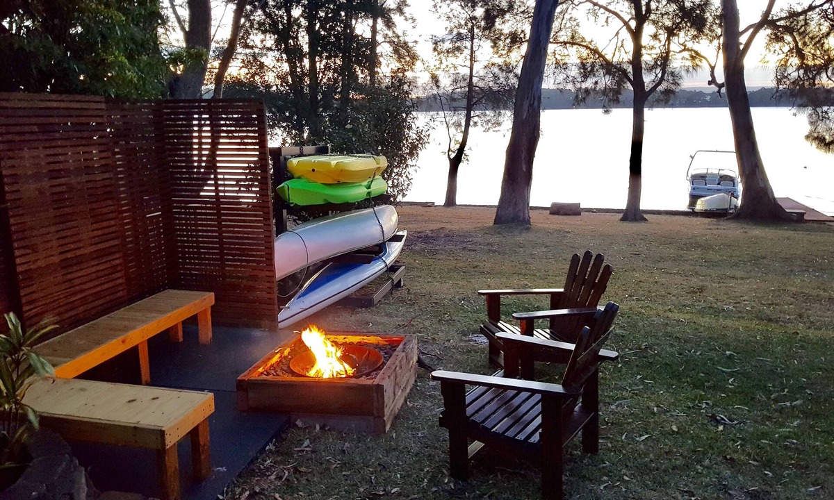 Mannering Park House | Chilling Lakeside on Lake Macquarie