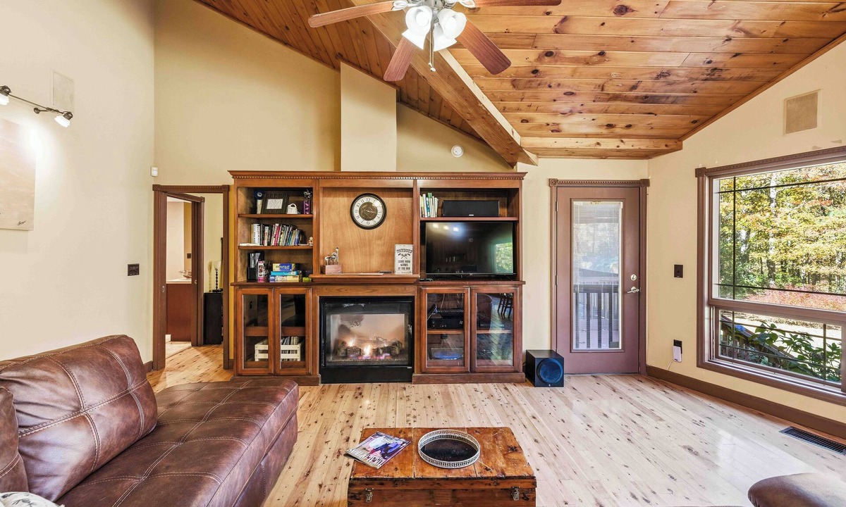 Sautee Nacoochee Ski Chalet | Chimney Mountain Chalet - Free Spring Night