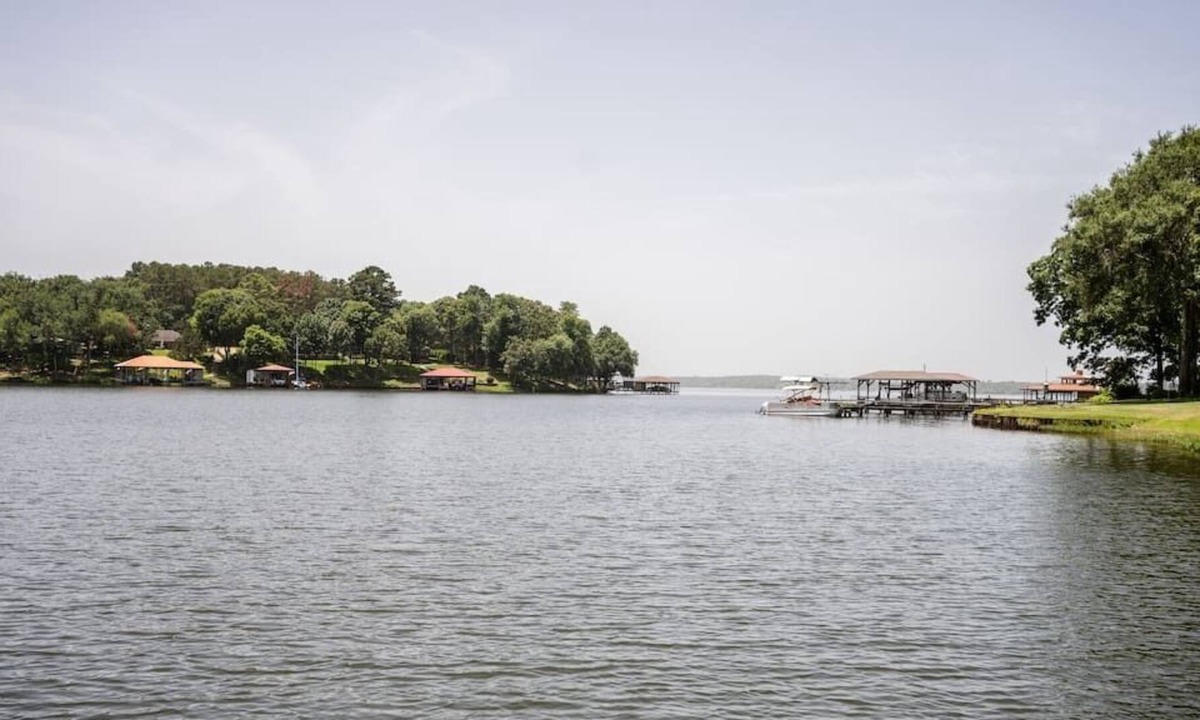 Bullard House | Chimney Pines at Lake Palestine