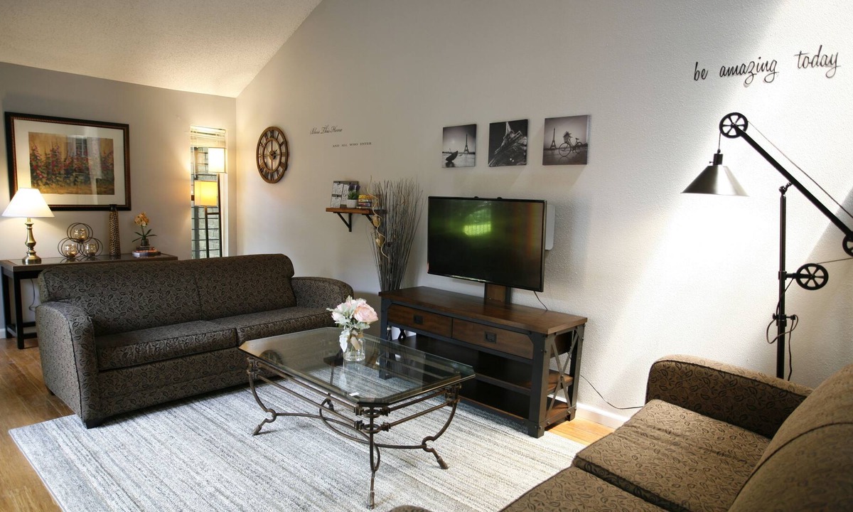 Clodine House | China Town/ Sugar Land/10 beds