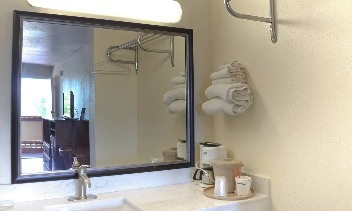 Mount Pleasant Hotel | Chippewa Motel