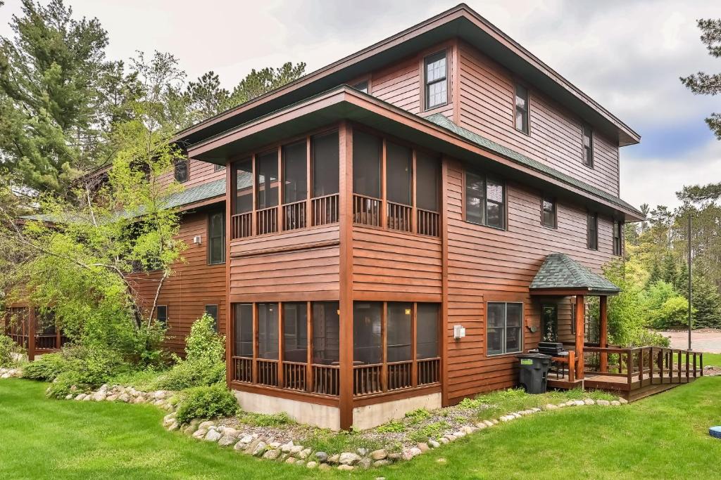 Manitowish Waters Apartment | Chippewa Retreat - Den