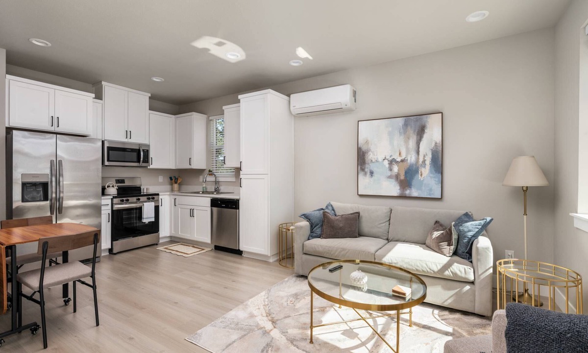 Tigard House | Chiquita Bonita | Brand New, Stylish & Spotless, Pet Friendly, Walk to Park, Minutes from Downtown