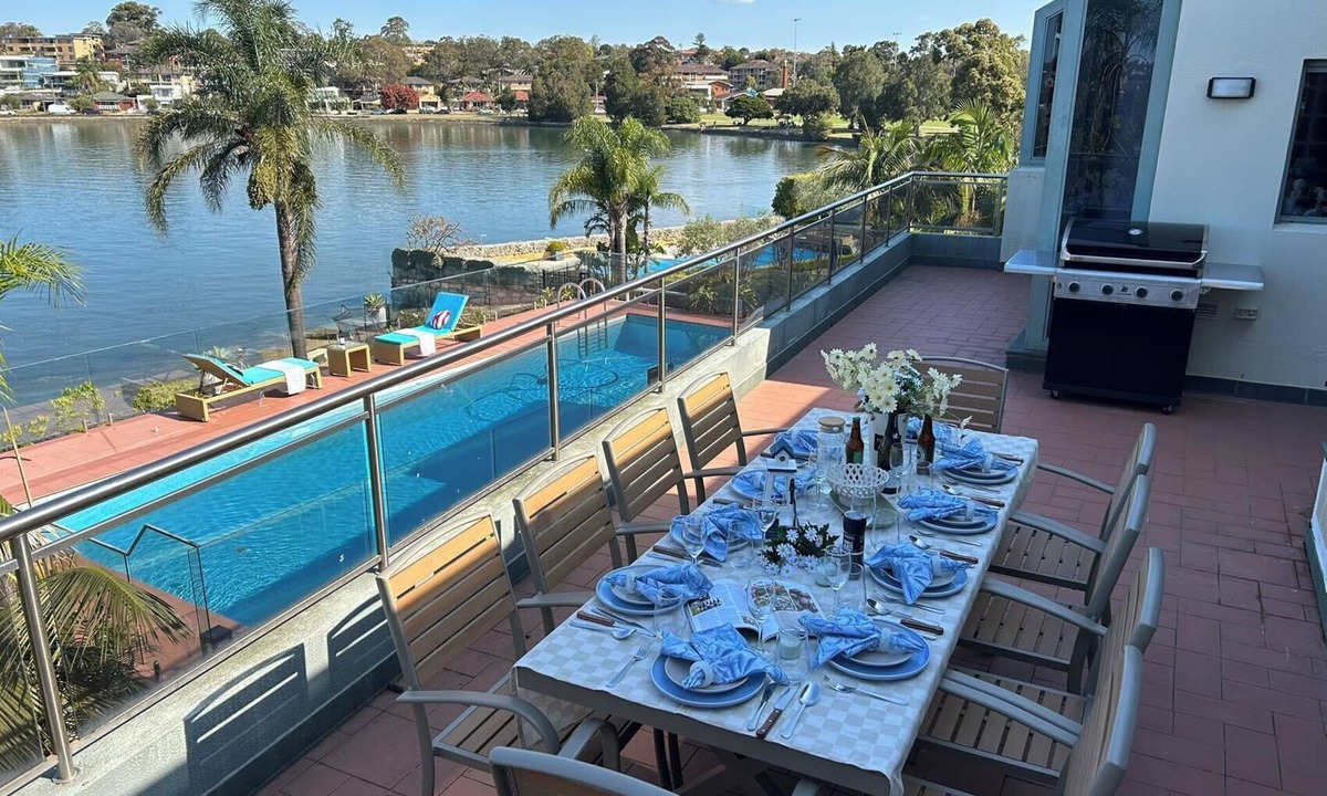 Chiswick House | Chiswick Waterfront Retreat