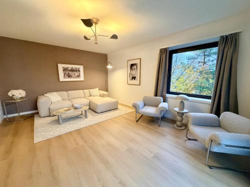Horgen District Apartment | Chocolate Suite Kilchberg - 80 qm, 2 Schlafzimmer, Balkon mit Seeblick & kostenloser Parkplatz