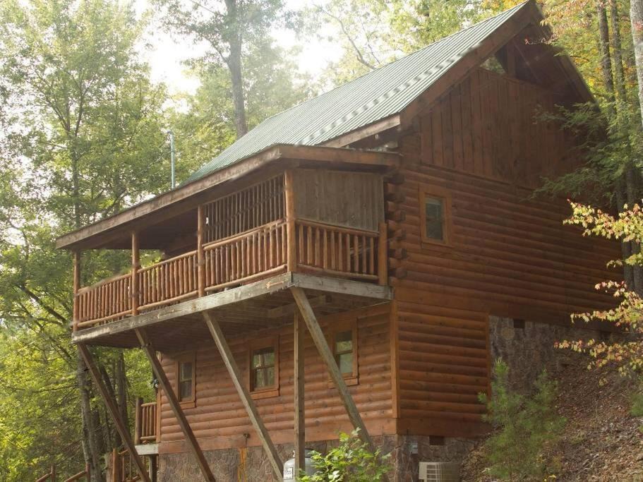 Sevierville House | ChocolateBearRealLogCabinWhirlpoolArcadePetsOK