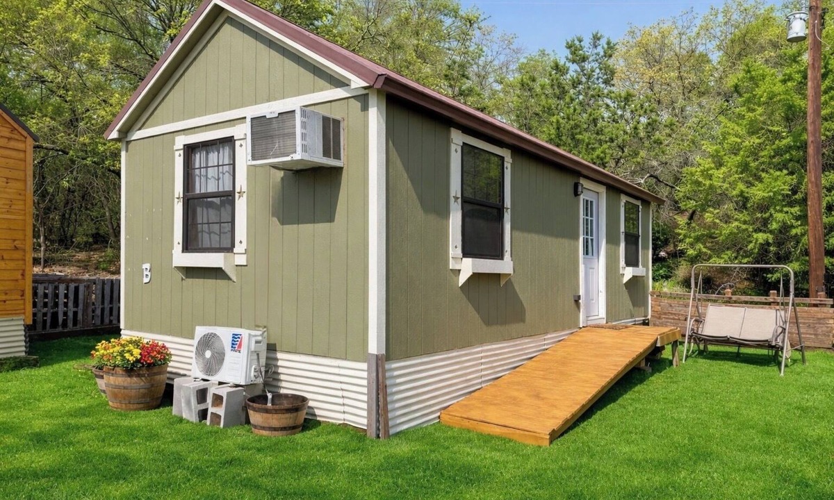 Azle Cabin | Cholla Cactus Cabin in Delightful Azle