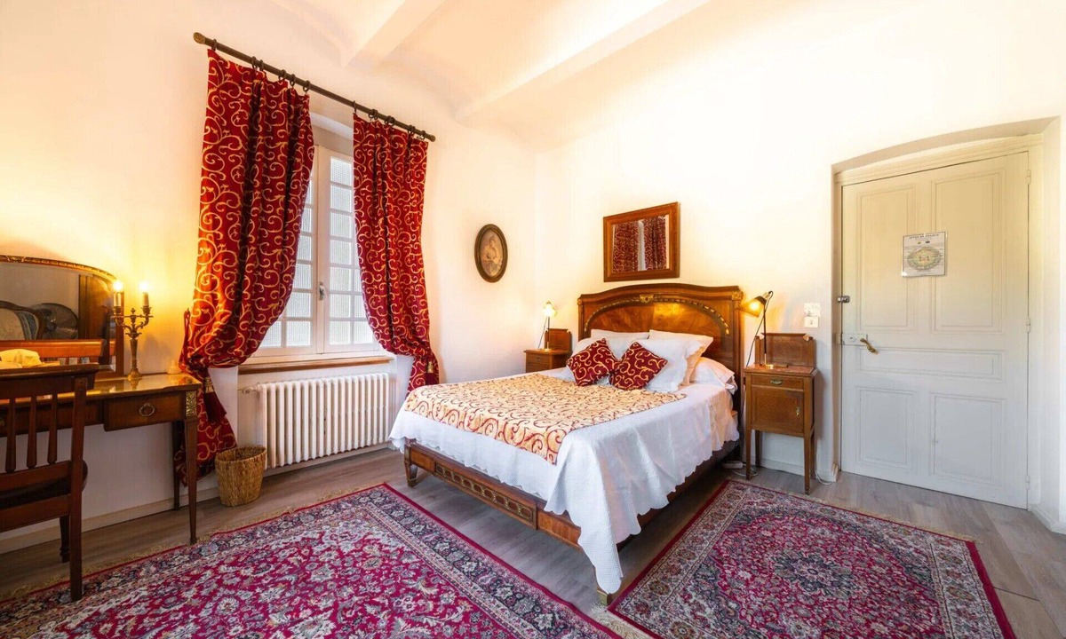 Vals-les-Bains Apartment | “Chopin” Apartment with Mountain View, Shared Pool, and Wi-Fi