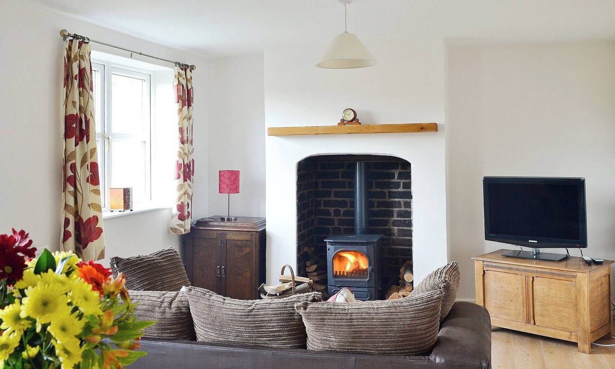 Newcastle-Under-Lyme Cottage | Chorlton Moss Cottage