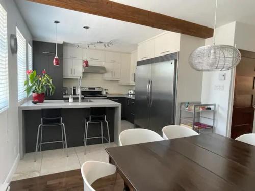 Val-d'Or Apartment | Chouette loft urbain avec foyer