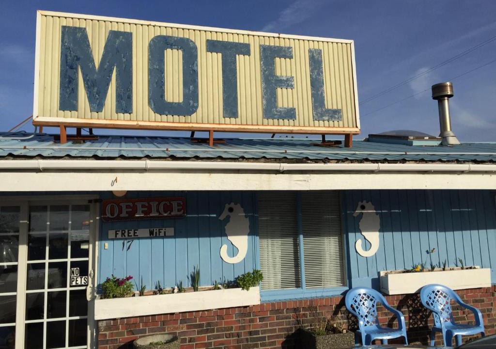 Oyehut-Hogans Corner Hotel | Chris by the Sea Motel