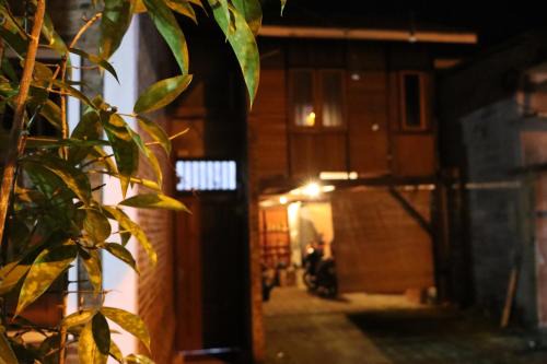 Tomohon Bed & Breakfast | Chrisma Bed and Breakfast