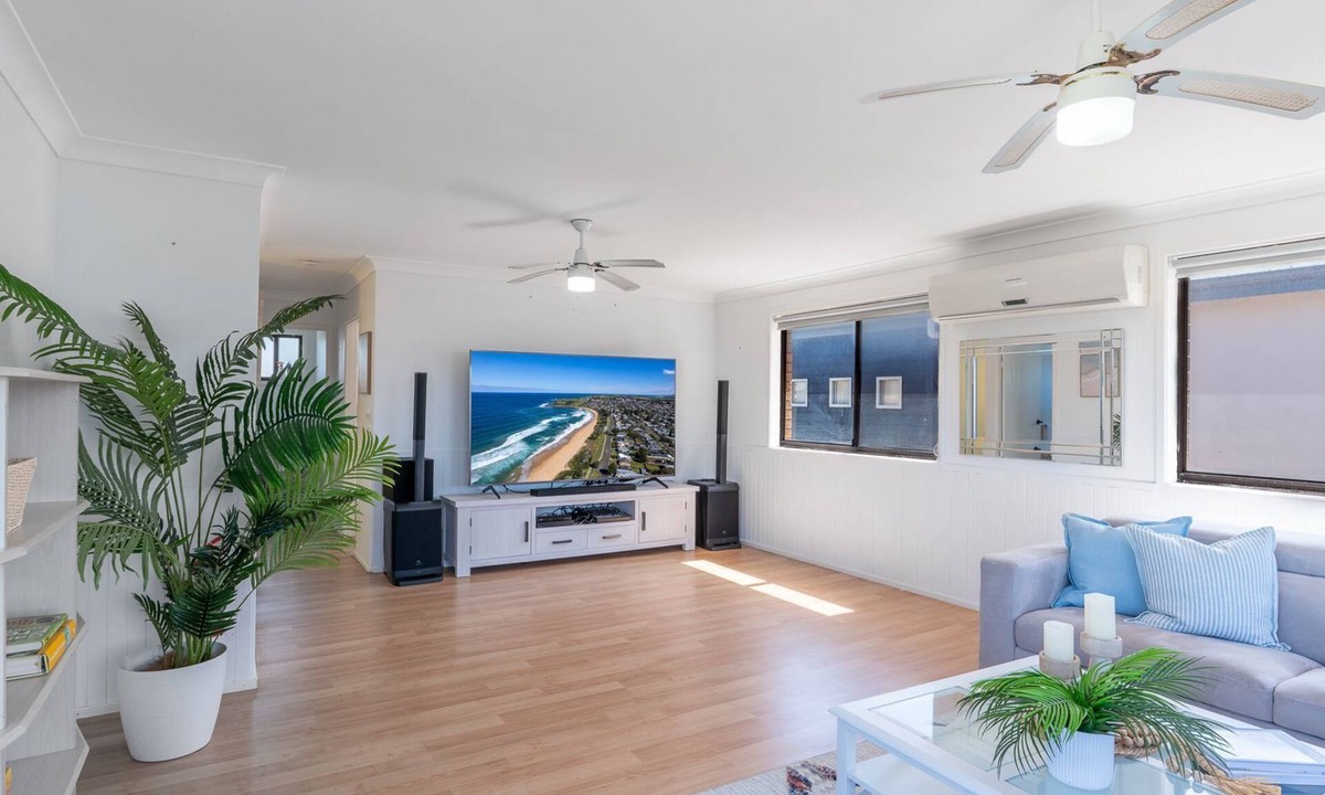 Werri Beach House | Chrissy Home ~ The naturally charming coastal utopia!