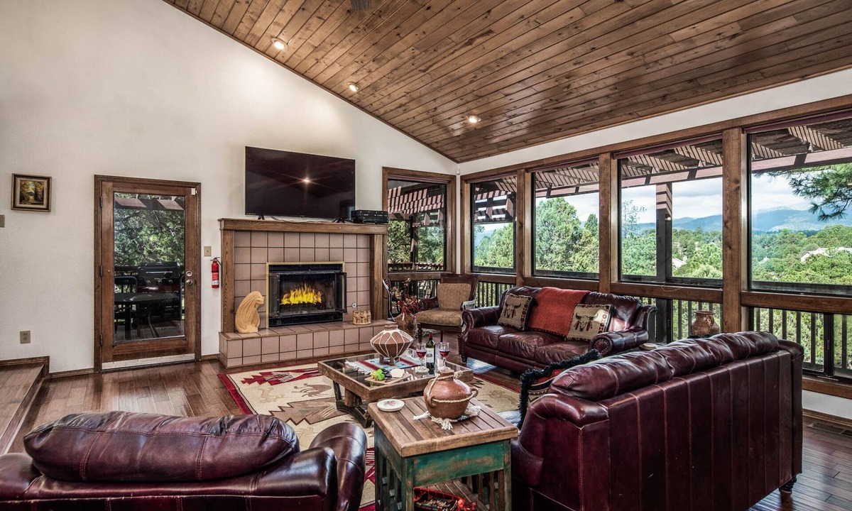 Ruidoso Cabin | Christi and Don's Nuthouse | Hot Tub, Fireplace