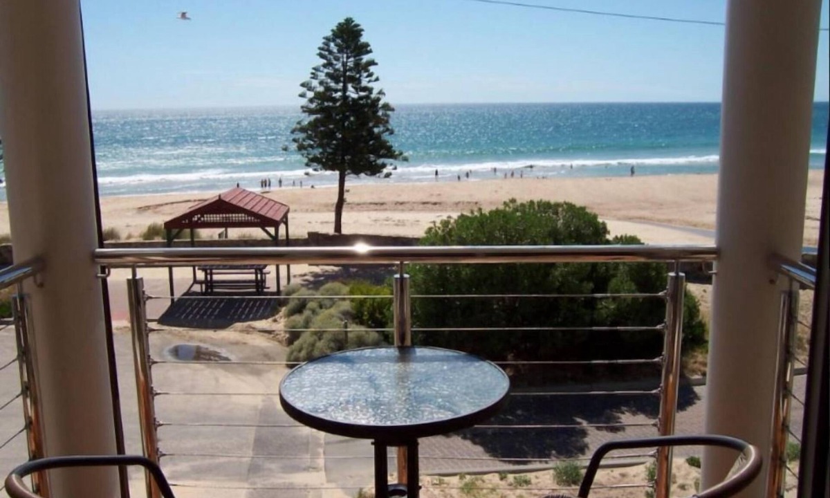 Christies Beach House | Christies No 1 Esplanade