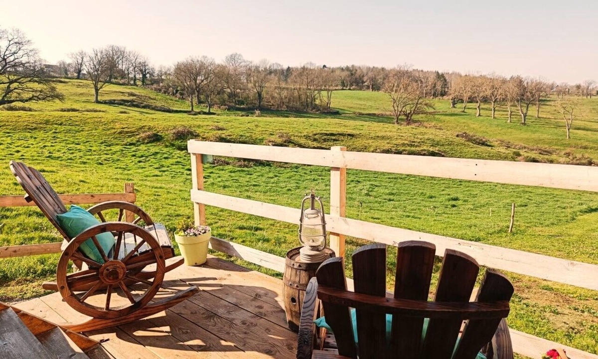 Saint-Bonnet-de-Four Bed & Breakfast | Christine Scuflaire